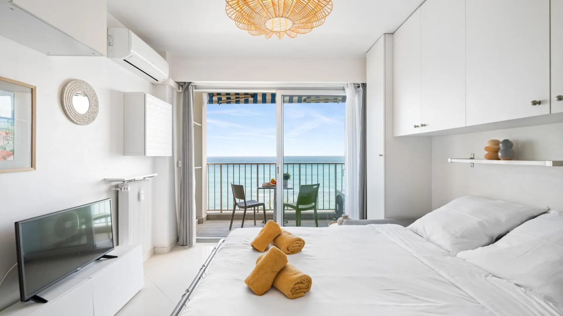 Rives D'Or 2, Beautiful Beachfront Studio, Beach Access, Ac Roquebrune-Cap-Martin