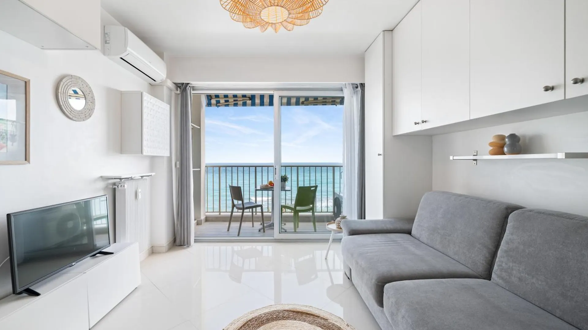 Apartment Rives D'Or 2, Beautiful Beachfront Studio, Beach Access, Ac Roquebrune-Cap-Martin France