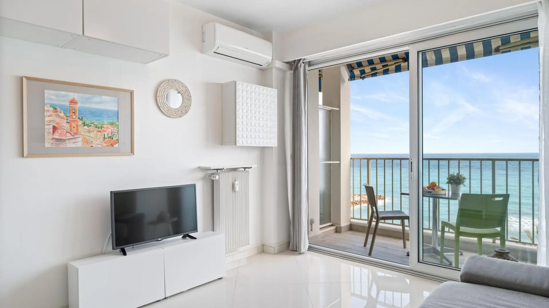 Apartment Rives D'Or 2, Beautiful Beachfront Studio, Beach Access, Ac Roquebrune-Cap-Martin