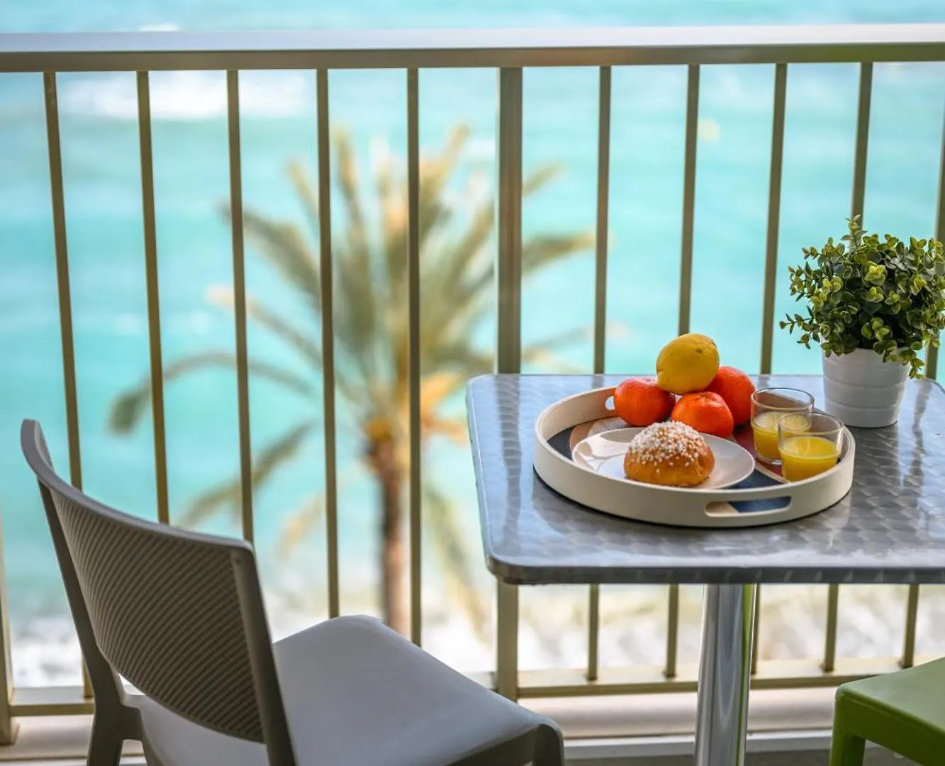 Apartment Rives D'Or 2, Beautiful Beachfront Studio, Beach Access, Ac Roquebrune-Cap-Martin
