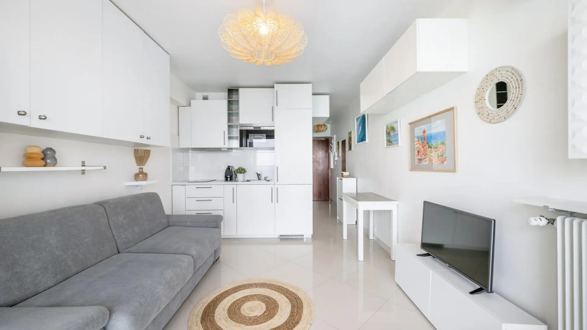 Apartment Rives D'Or 2, Beautiful Beachfront Studio, Beach Access, Ac Roquebrune-Cap-Martin